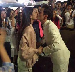 赵丽颖何炅亲吻视频,意外亲吻瞬间引热议