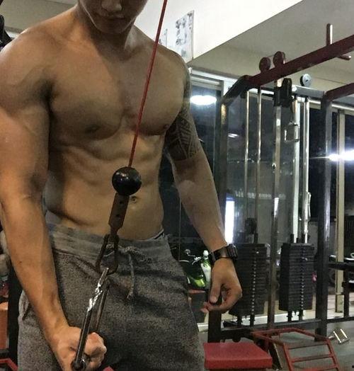 肌肉视频吧